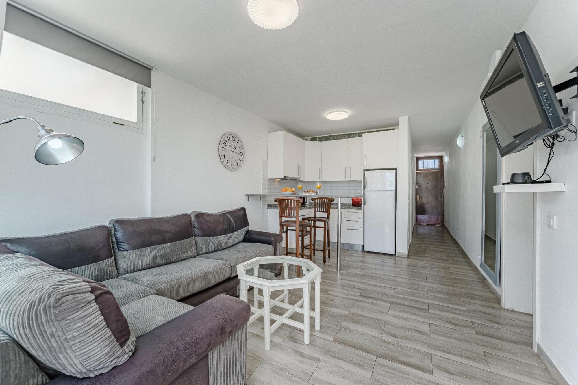 Primavera Tranquil Retreat 2-Bedroom Apartment With Balcony, Garden View & Fiber Wifi Arona  Esterno foto