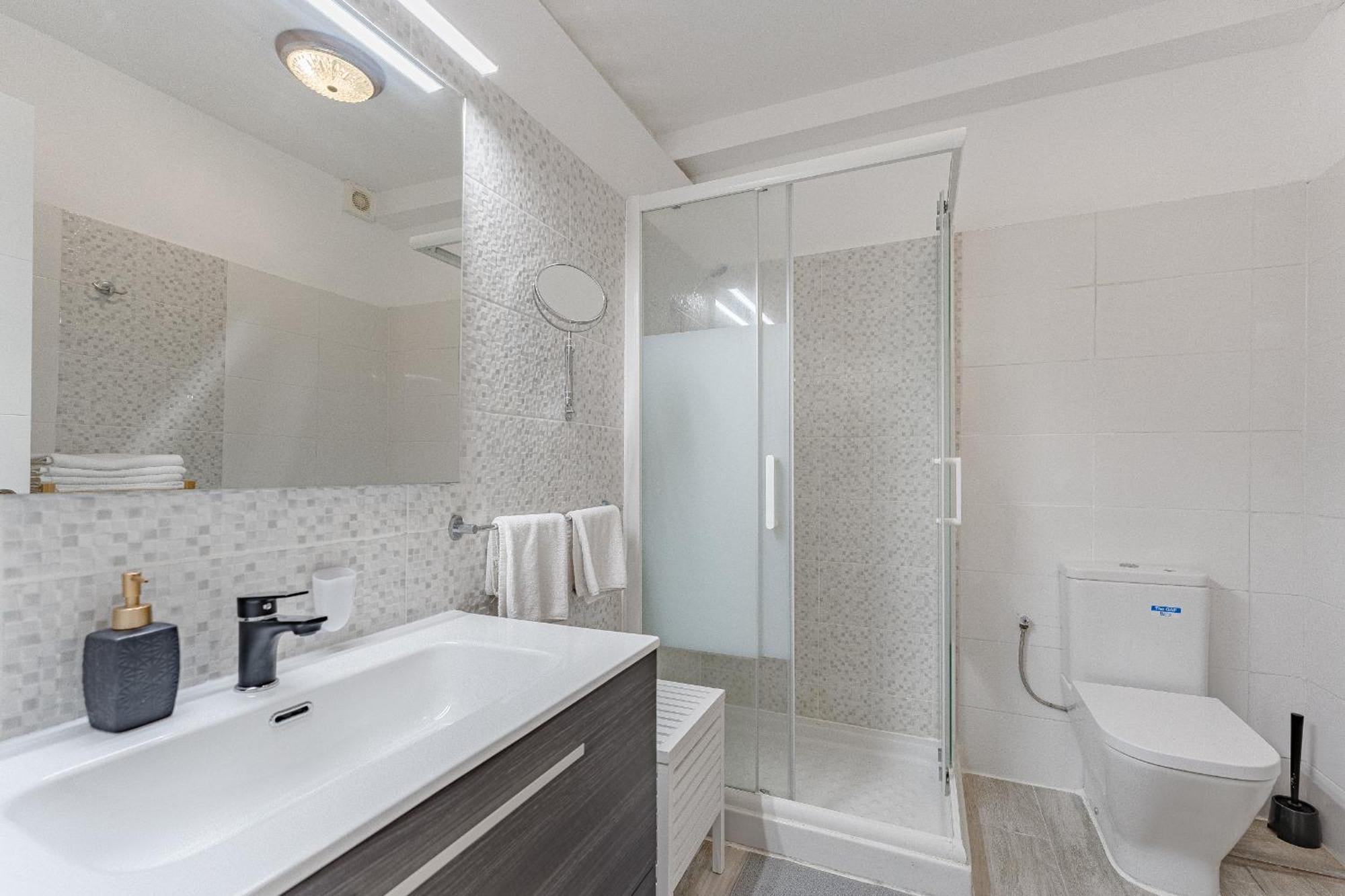Primavera Tranquil Retreat 2-Bedroom Apartment With Balcony, Garden View & Fiber Wifi Arona  Esterno foto